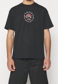 Nike Sportswear T-shirt med print - black