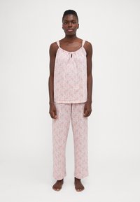 Rosa mönstrad pyjamaset bestående av en ärmlös topp med nyckelhålsdetalj och matchande byxor med lös passform och mjuk tygtstruktur.