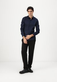 TOM TAILOR FITTED STRUCTURE SHIRT - Formal shirt - sky captain blue