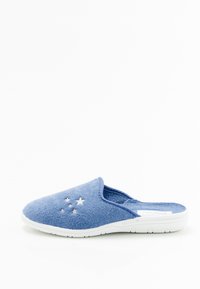Pantofole in tessuto blu con una texture morbida, suola in gomma bianca e ricamo di stelle argentate. Design con apertura sul retro per un indossamento facile.