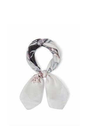Sciarpa di seta con motivi floreali, attorcigliata e annodata, che mostra delicate tonalità pastello di bianco, nero, grigio e rosa smorzato su uno sfondo bianco.