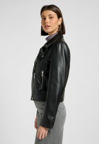 Lee Giacca in similpelle - black