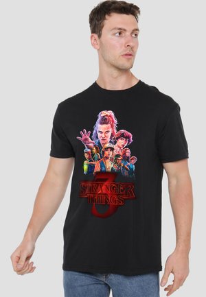 STRANGER THINGS SEASON THREE POSTER - Print T-shirt - black