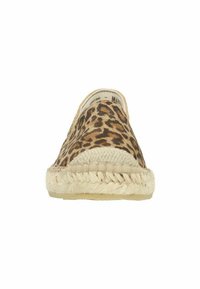 Leopardprint espadrille met een canvas bovenwerk, geweven jute zool, ronde neus en een beige accent bij de neus voor contrast.
