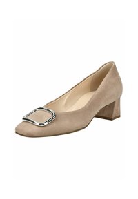 Pump in suede beige con una fibbia quadrata in argento sulla punta e un tacco basso a blocco. Texture liscia con design a punta.
