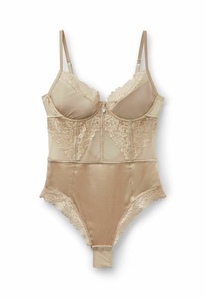 Beżowe body z koronki i satyny z regulowanymi ramiączkami, miseczkami z fiszbinami, falbankowymi krawędziami oraz zapięciami na zatrzaski w kroku.