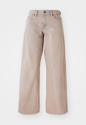 Jeans beige a gamba larga con vita alta, design a cinque tasche e chiusura con bottone. Il tessuto ha una consistenza morbida e una leggera sfumatura sulla parte frontale.