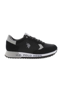 Sneakers athletic neri con dettagli grigi, materiali in suede e sintetico, logo sul lato e suola in gomma testurizzata.