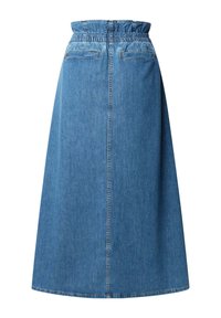 Denim svārki ar elastīgu savilku jostasvietu, divām aizmugurējām kabatām un saplacinātu vidukli līdz teļiem. Gaiši zilā krāsa un gluda tekstūra.
