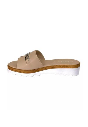 Infradito in pelle beige con una fascia ampia, dettaglio in fibbia argento e suola in gomma bianca. Caratterizzati da un sottopiede simile al sughero per un comfort aggiuntivo.