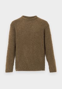 Suéter marrón de punto texturizado con cuello alto, mangas largas y corte holgado. Sin patrones visibles ni detalles de herrajes.