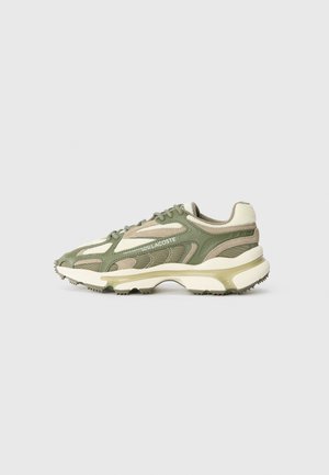 - Sneakersy niskie