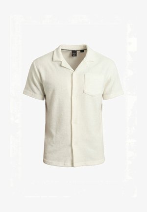 Kurzärmeliges, cremeweißes, strukturiertes Hemd mit Knöpfen, Kragen und Brusttasche, präsentiert vor einem schlichten weißen Hintergrund.