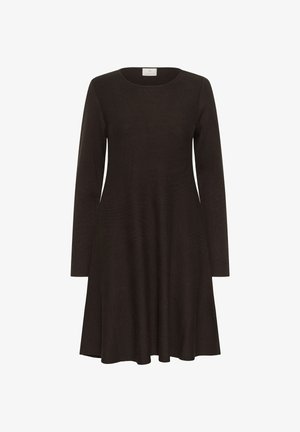 Abito nero a maniche lunghe, silhouette a campana, texture a coste, scollatura rotonda, lunghezza al ginocchio, senza motivi o accenti visibili.