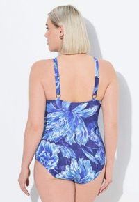 Floral Einteiler-Badeanzug in Blau- und Lilatönen, mit verstellbaren Trägern und einem vollflächigen Rückendesign, das große Blumenmuster zeigt.