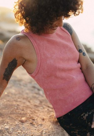 Surf Inc., STONEWASHED CLASSIC TOP - Top - różowy