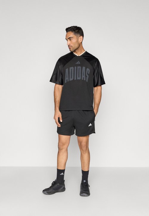 adidas STADIUM GRAPHIC MESH - Print T-shirt - black/off white — foto 2