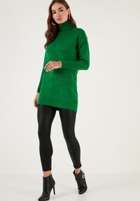 LELA TURTLENECK LONG - Striktrøje - benetton color
