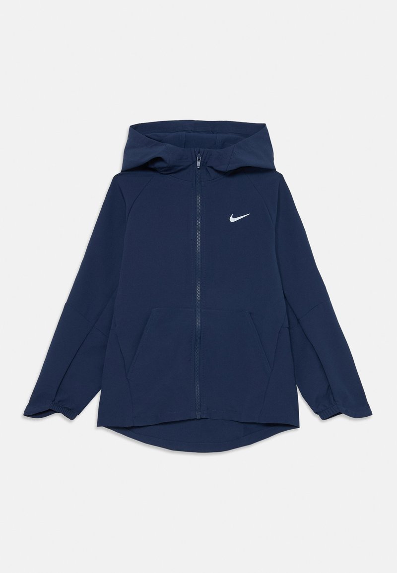 Chaqueta deportiva con capucha de color azul marino, con cremallera completa, dos bolsillos frontales y un logo de Nike blanco en el lado izquierdo del pecho. Tejido suave y elástico.