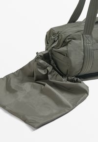Thumbnail Image 5