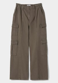 Pantalones cargo en algodón mezclado color verde oliva, con pierna ancha, cintura elástica y múltiples bolsillos laterales tipo cargo con detalles de costura.