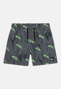 Selezionato, black roots