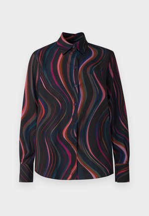 Camisa de manga larga con botones en tejido oscuro que presenta coloridos patrones en espiral en rojo, rosa, azul y morado. Cuello clásico y cierre con botones.