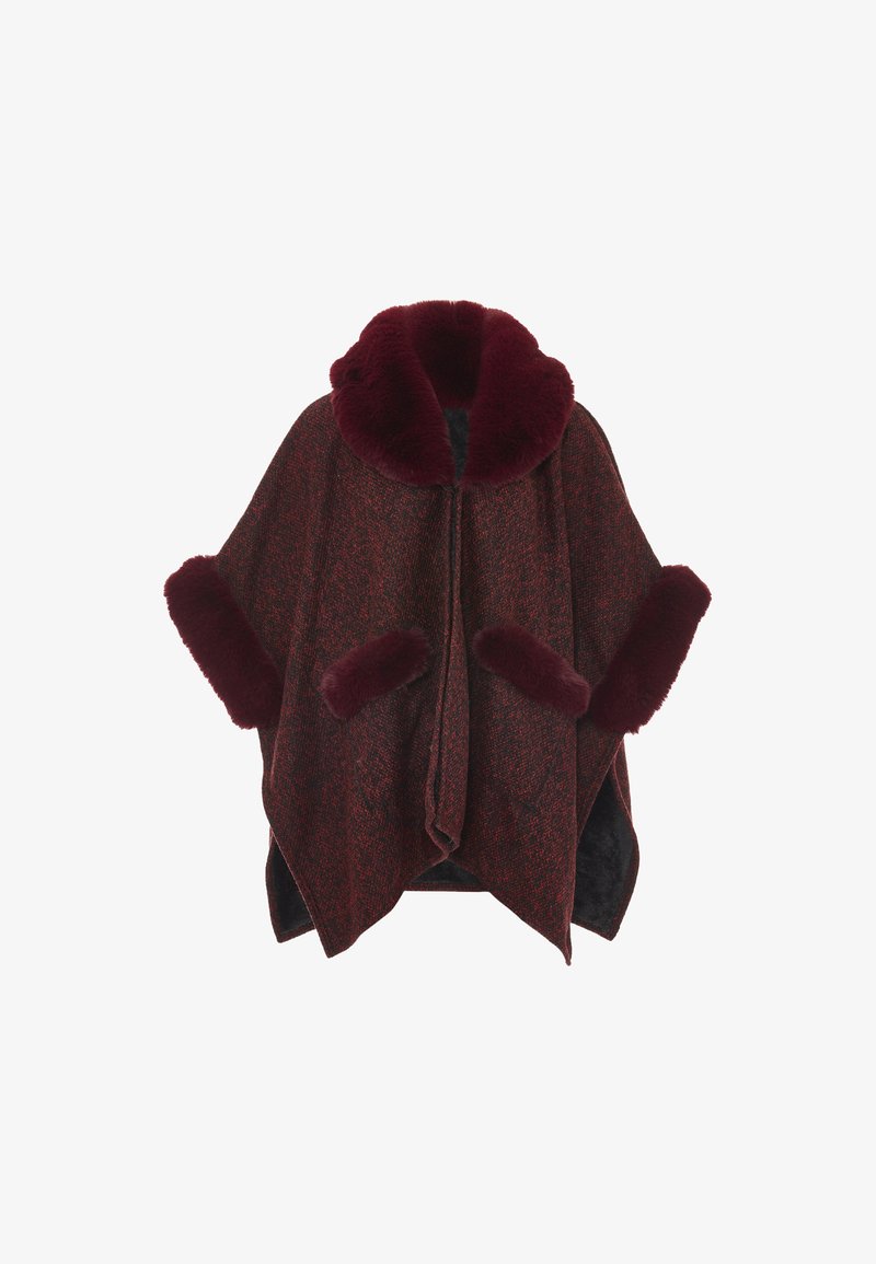 Piros és fekete mintás poncsó széles, bolyhos gallérral és mandzsettákkal. Elől zárható és laza, áramló formájú.