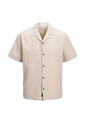 Beige kurzärmeliges Hemd mit Kragen und fünf dunklen Knöpfen vorne, gerade und lässig geschnitten.