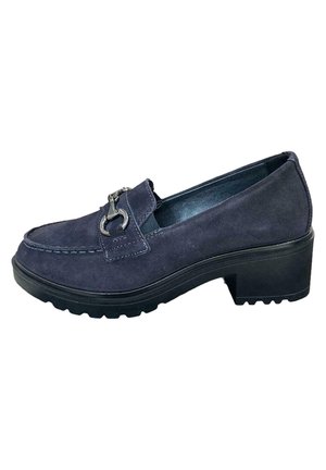 Loafer van marineblauw suède met een dikke zwarte zool en een lage blokhak, voorzien van een zilverkleurig bit-detail op de wreef.