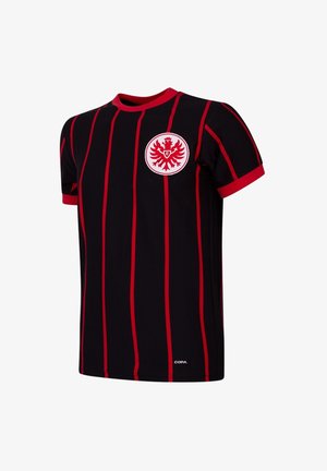 Zwart T-shirt met korte mouwen, voorzien van verticale rode strepen, ronde halslijn en een rond, wit geborduurd embleem met een rode adelaar.