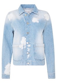 Světle modrá džínová bunda s opranými záplatami, předními knoflíky, dvěma kapsami a límečkem. Bavlněný materiál s měkkou texturou.