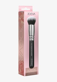 Pennello per fondotinta ZOEVA con setole sintetiche, ghiera in metallo argentato e manico nero, confezionato in una scatola rosa; adatto per fondotinta liquido e in crema.