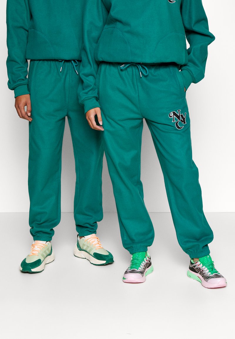 NY CONCEPT UNISEX Tracksuit bottoms dark green Zalando.co.uk
