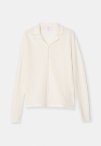 Cardigan lavorato di colore crema con collo a revers, bottoni frontali, maniche lunghe e un motivo testurizzato su tutta la superficie. Tessuto morbido e leggero.