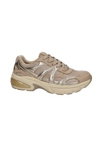 Beige sportschoen met een bovenwerk van mesh en metalen accenten. Voorzien van een verstevigde neus, comfortabele zool en gestructureerde details op de zijkanten.
