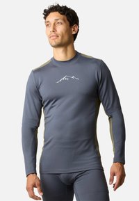 Long-sleeve top made of stretch fabric in gray with olive green side panels. Features a mountain graphic in white on the chest.
