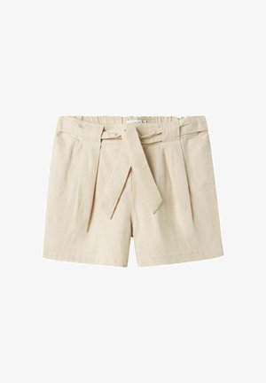 Linnedetaljshorts i en lys beige farve med en indsnøring i taljen, forskydninger foran og et bundet bælte. Glat tekstur og skræddersyet design.