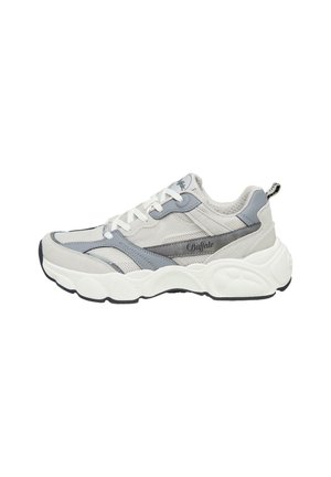 Hvid og grå Buffalo chunky sneaker med mesh- og ruskindsoverdel, tyk struktureret sål og snørelukning.