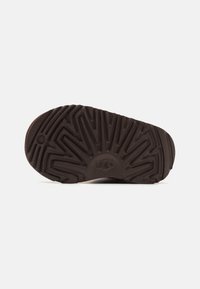 UGG CLASSIC II UNISEX - Téli csizmák - burnt cedar