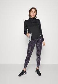 Nike Performance ONE HALF ZIP - Ilgarankovis viršutinės dalies drabužis - black/white