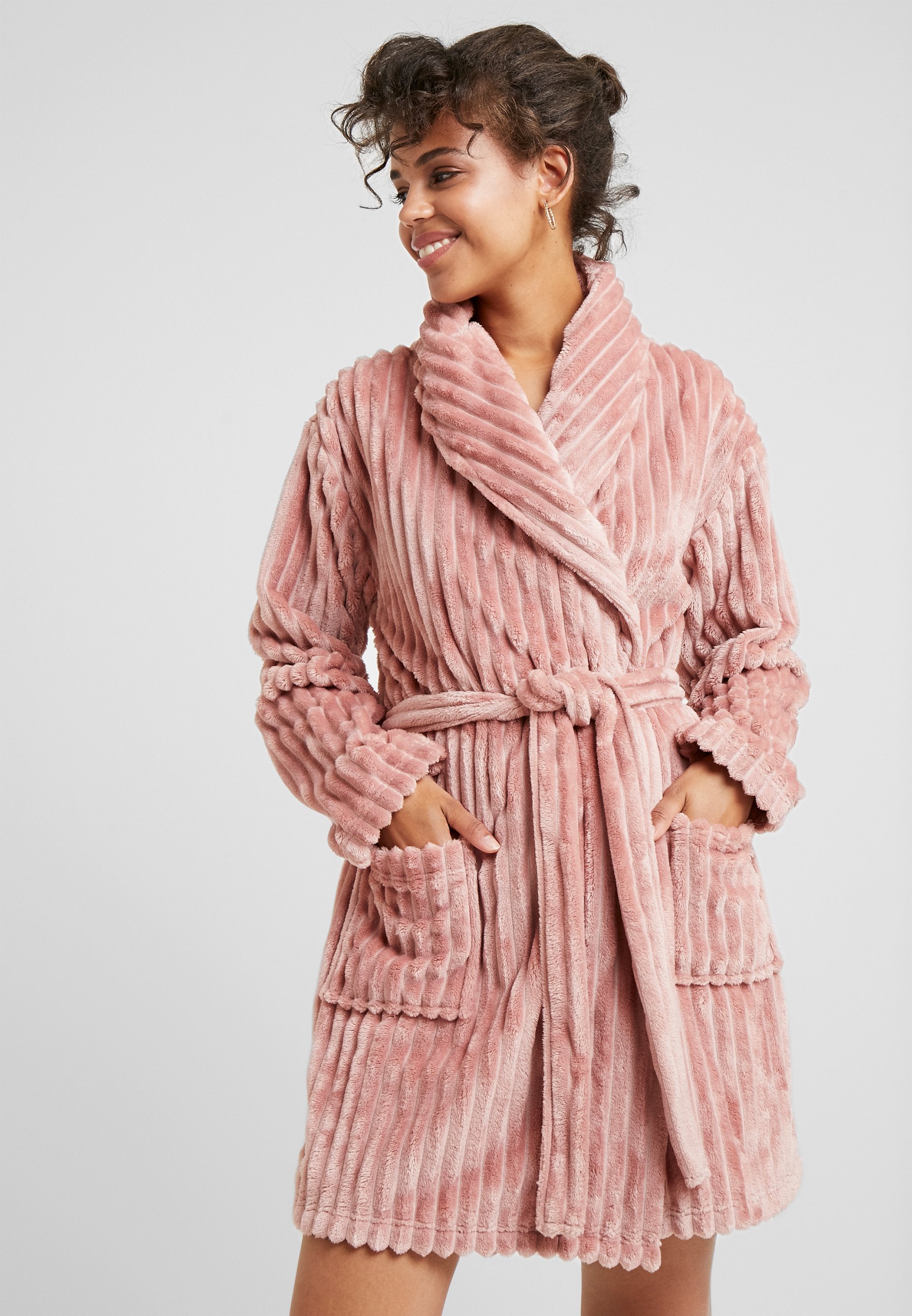 Undertøy | Dame | Nytt undertøy på nett hos Zalando Kjøp Cubus Vinterkåper til dame på nett | FASHIOLA.no