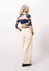 FRNCH CARMELITE - Longsleeve - hills