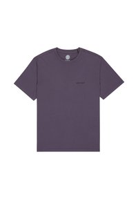 T-shirt in cotone viola con maniche corte, scollatura rotonda e piccolo logo nero stampato sul lato sinistro del petto. Texture liscia, design casual.