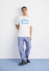 New Balance SPORTSWEAR GREATEST HITS RINGER - Camiseta estampada - sea salt