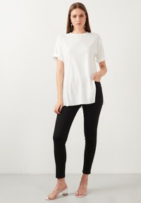LELA Slim Fit - Palaidinė - ecru