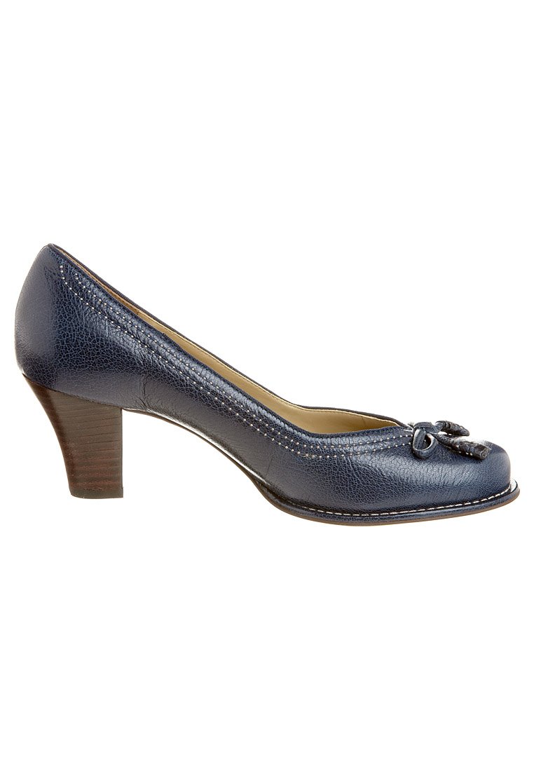 clarks pumps
