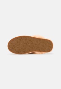 UGG SCUFFETTE II - Chinelos - peach fuzz