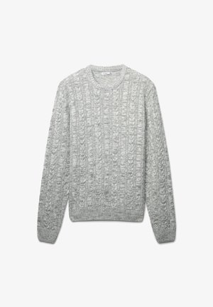 Maglione grigio chiaro a maglia con maniche lunghe e scollatura a girocollo, sistemato su uno sfondo bianco.
