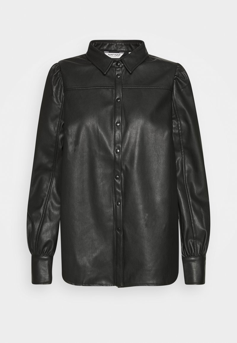 Chemise à manches longues en similicuir noir avec boutonnage devant, col pointu et poignets froncés.